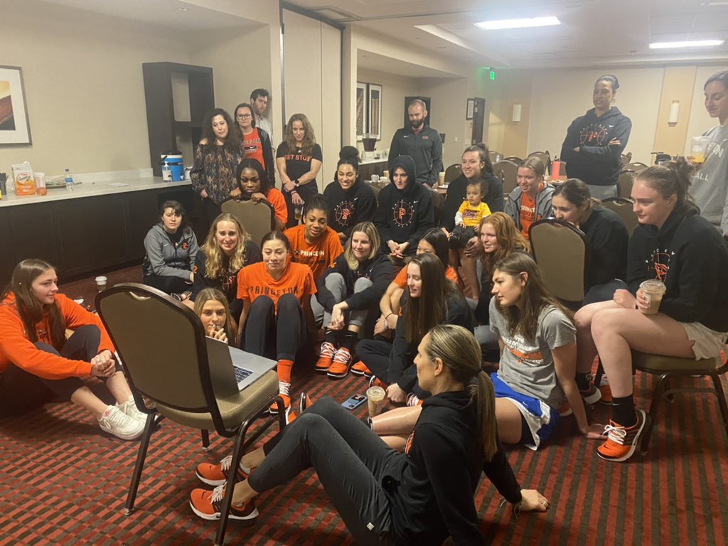 🧡🖤 From Far And Wide

Thank you to our amazing Princeton Basketball family for sending your love ahead of tonight's game!