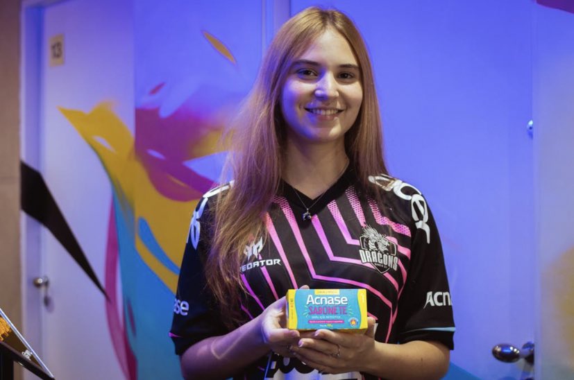 blackdragonsBR's tweet photo. Você sabe qual o produto que une as nossas lines femininas de CS e R6? 🤔

Os sabonetes da @AcnaseOficial, é claro! 🖤

São 4 sabonetes com ações específicas para cada tipo de pele - assim, todo mundo pode ter o seu! 😉

#publi #AcnaseFunciona #MostreSuaCara https://t.co/LLNYxmAmx9