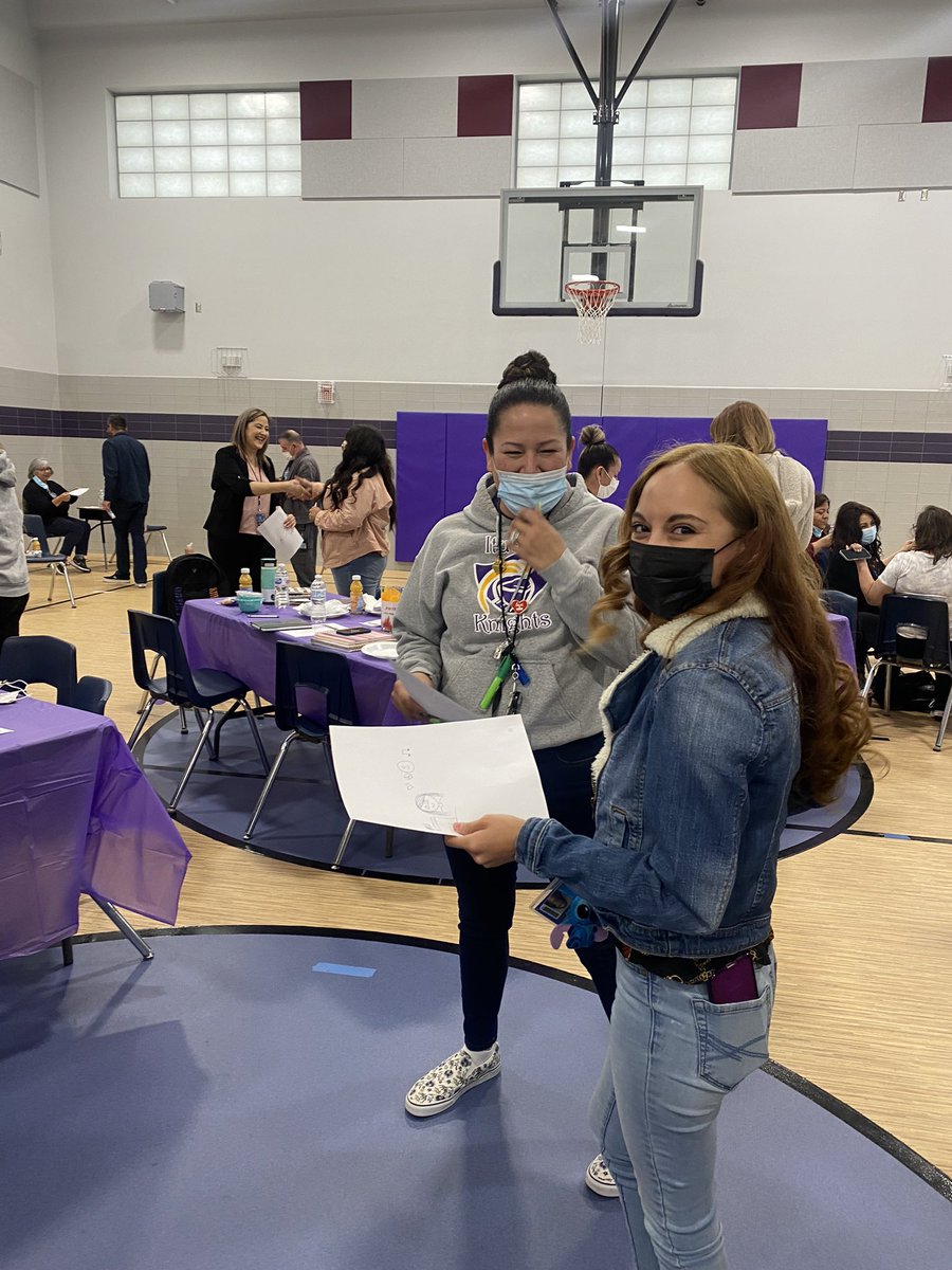Campestre_ES's tweet photo. #ItuarteKnight educators start their professional development with laughter and positivity! π°β€οΈπ° https://t.co/huf8VYJsBB