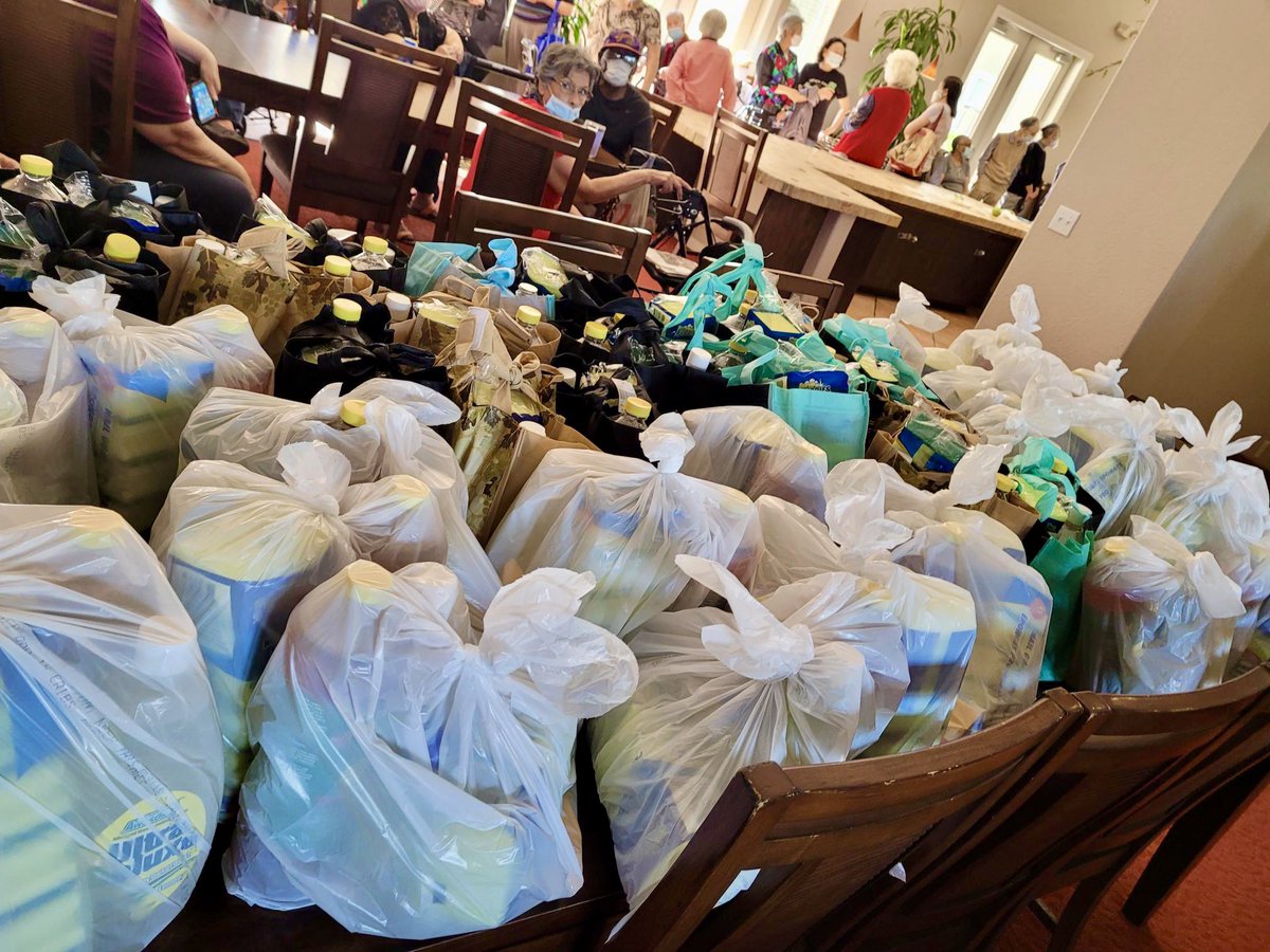 Last week over 80 Henson Village Seniors received cleaning supplies donated by <a href="/DSTPhoenixMetro/">Phoenix Metropolitan Alumnae DST</a>. Seniors were also able to have their voter registration verified, renewed and sign up for early ballot voting 🗳. Big thanks to <a href="/dstinc1913/">dstinc1913</a>