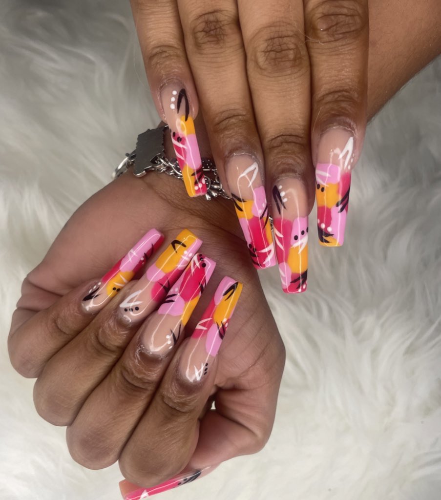 hayybrandi's tweet photo. Follow my nail page and book with me🧚🏽‍♀️🧚🏽‍♀️@balmnails #houstonnails #htxnails #springnails https://t.co/8DUg66JqEG