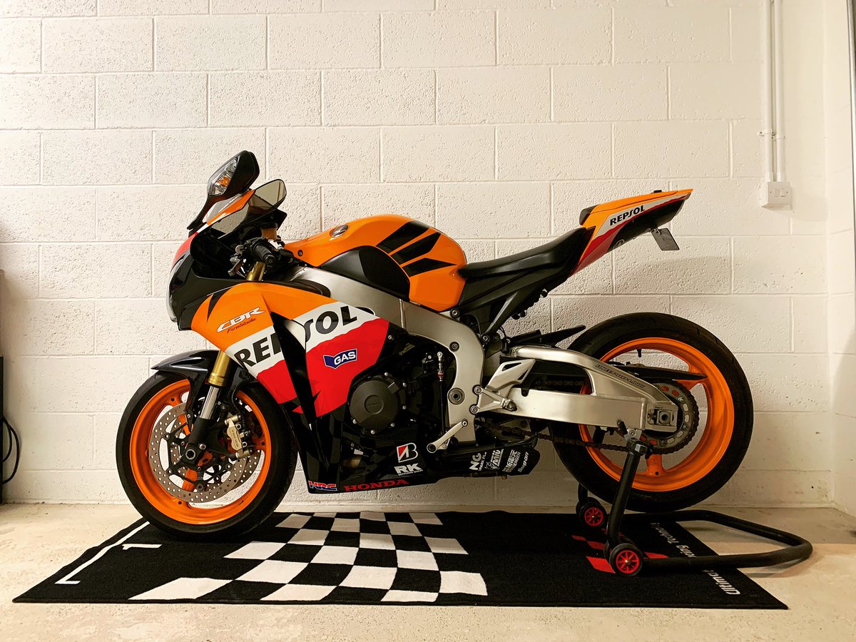 donatiford's tweet photo. Spring has arrived…covers are off… 
👊🏻✊🏻✊🏻✊🏻✊🏻 #fullgaz https://t.co/4WPozz0Gwh