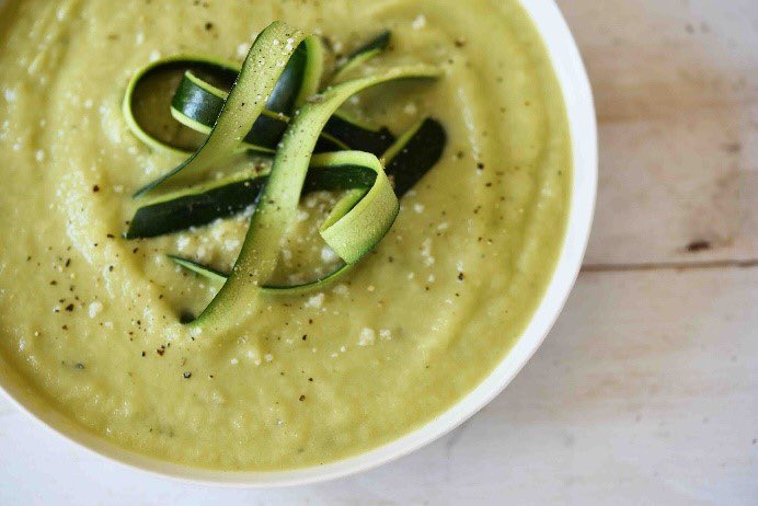 NikkiDinki's tweet photo. I thought it would be fun to experiment with making some #zucchini into a #soup—but I had no idea it would be this good! It’s silky and light, but still totally satisfying! Recipe at https://t.co/qXH8QiV6hw! #MoreVeggiesPlease #zucchinisoup #springsoup #veggietwist #meatontheside https://t.co/0QuGtrtBOt