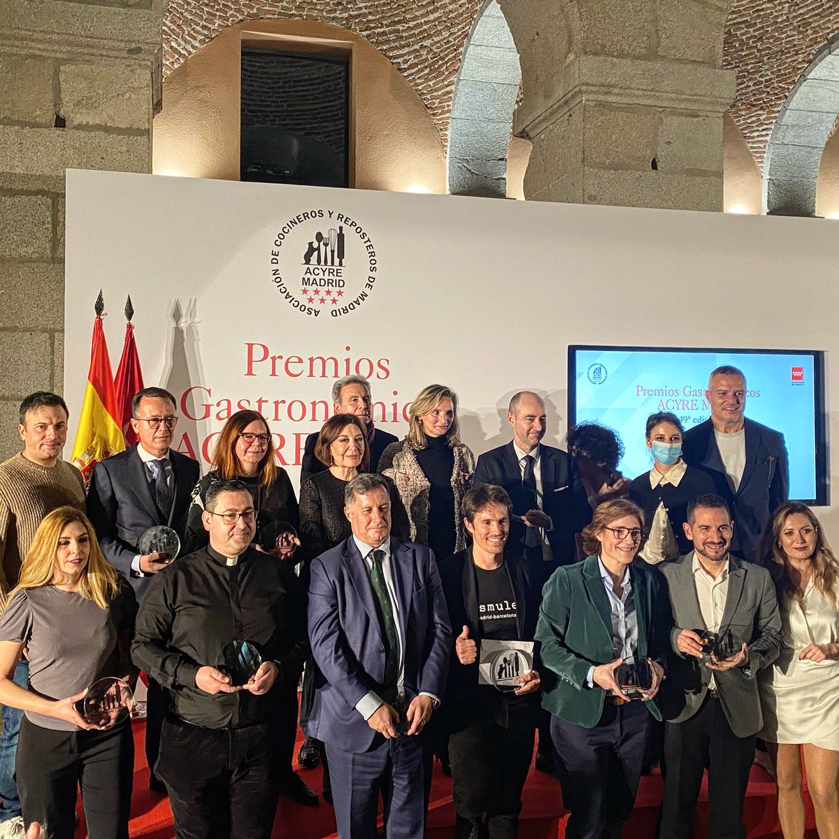 lsuarezdelezo's tweet photo. Premios #Acyre 2021.
Enhorabuena a todos los premiados y todos los cocineros madrileños por el estupendo trabajo que realizan a diario. Y a su Presidenta, @miriampregonero en representación de todos https://t.co/0xWaUycAJY