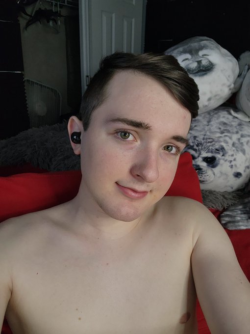Hey guys I'm now live on chaturbate xtylercam69 https://t.co/Wl6v3h7EjV