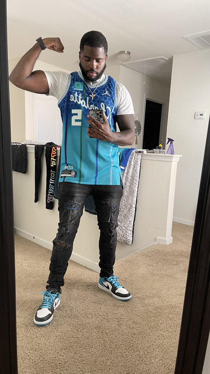 iamaaronchasejr's tweet photo. @benhuncc I swear if I see my guy in street clothes again I’m flipping TF out #FreeBouk @jam3s210 I’m wearing your jersey everyday for the rest of the season and it started last game💪🏾😤#Hornets #AllFly https://t.co/V6pLvKf7xS