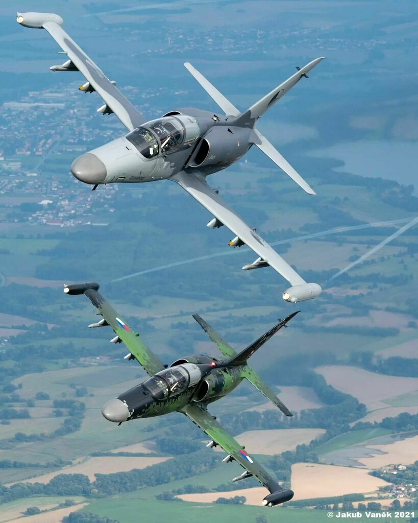 jakub_vanek's tweet photo. Air2Air with a pair of Czech Air Force Aero L159A Alca from 212. squadron, one with special color, on the way to NATO Days 2021 airshow in Ostrava.

Photoflight organized by Ironbird.

#air2air #aviationphotography #nikon
#aviation #avgeek #airshow #czec… https://t.co/X0pp1QdBA7 https://t.co/pM80LGq2C5