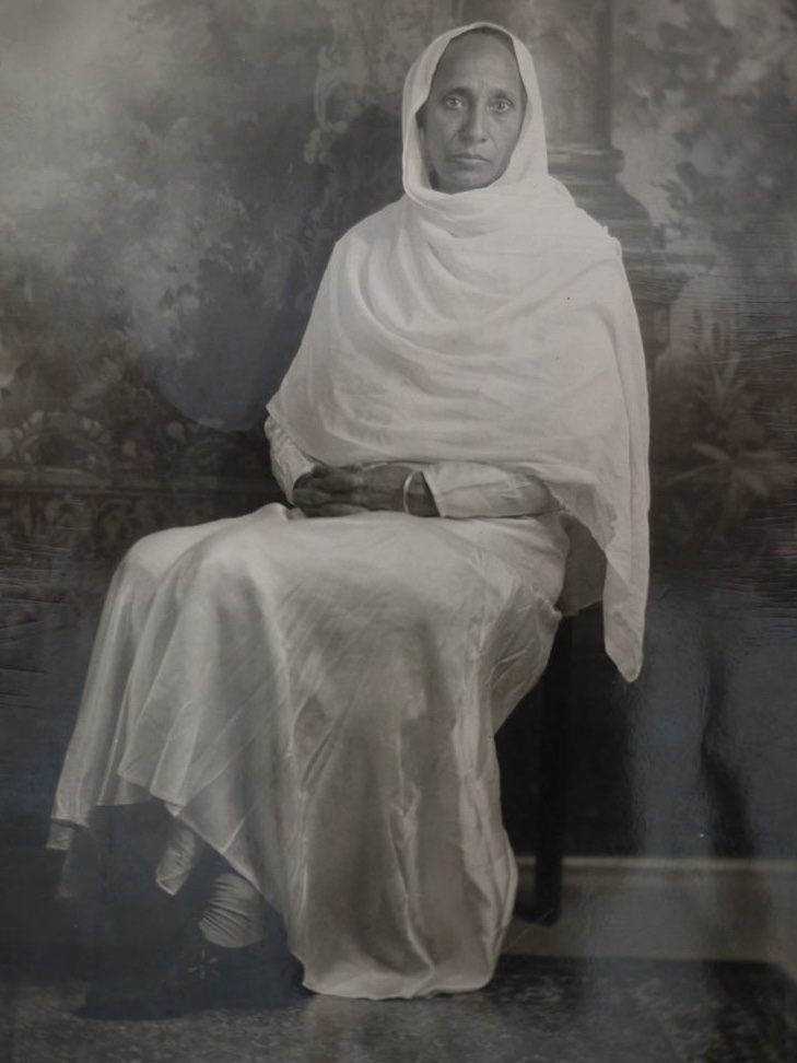 AbSikhHistProj's tweet photo. Khem Kaur Hari - the fourth Kaur in Alberta (1932) and Calgary Matriarch. Photo courtesy of Harchet Singh Hari. https://t.co/m7YkbpMOKE