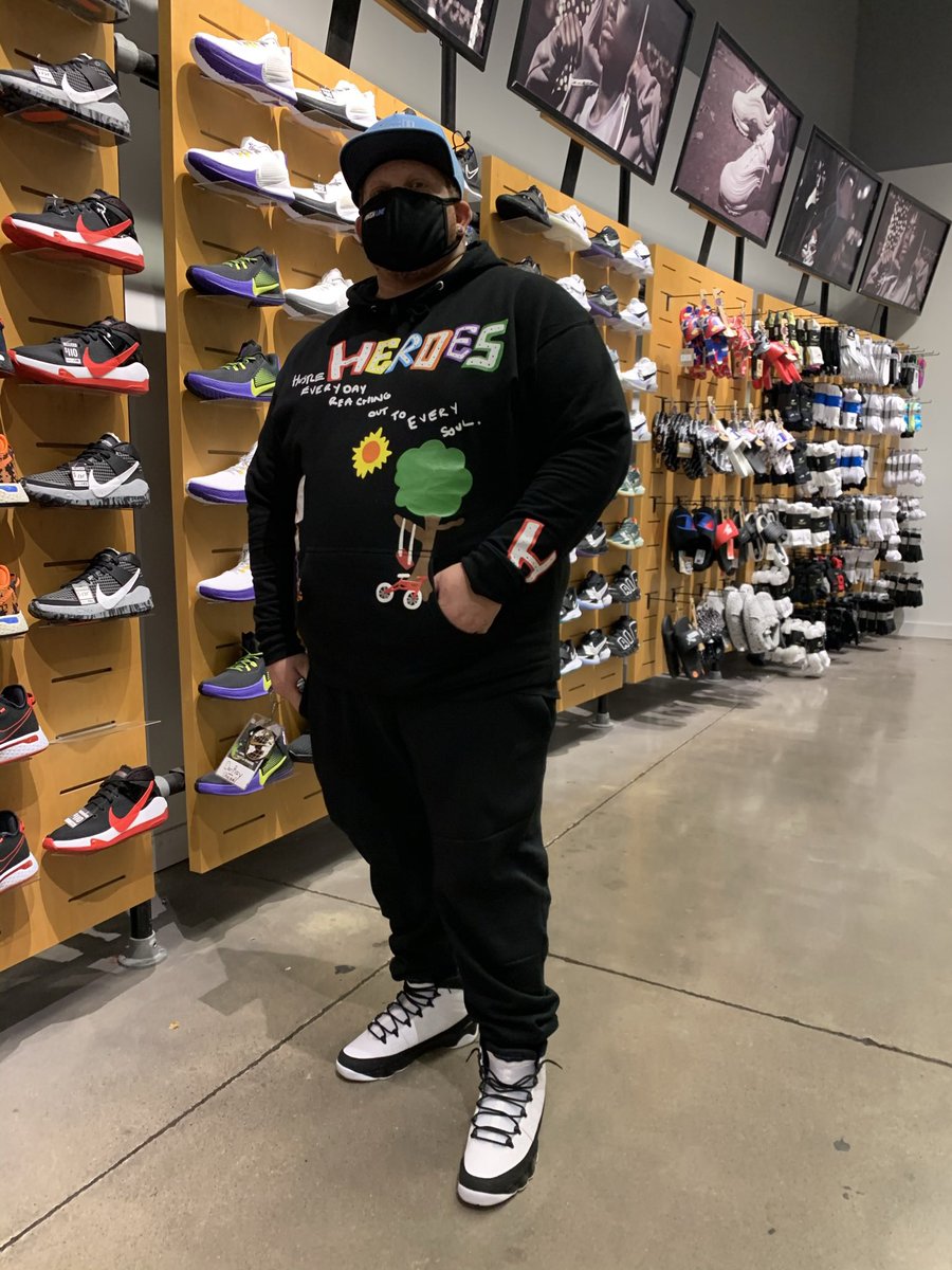 jalenbmccallum's tweet photo. miss DarRay so much.. i can’t wait to see my nigga again… literally my bestfriend/bigbrother/cousin/mentor/teacher (all in one) I could ever asked for… can’t get dressed without asking myself.. how would Redd do it.. Priceless Smile and a Heart of Gold fasho.. #LLREDD ❤️‍🔥👑✨ https://t.co/55bNR9TfbX