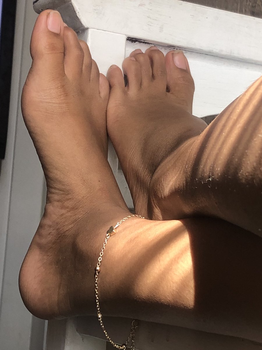 KittyAssassin3's tweet photo. A beautiful pic I thought I should share with twitter😘#feetloversonly #solesandtoes #footworshi̇p https://t.co/XwmR3tmrUo