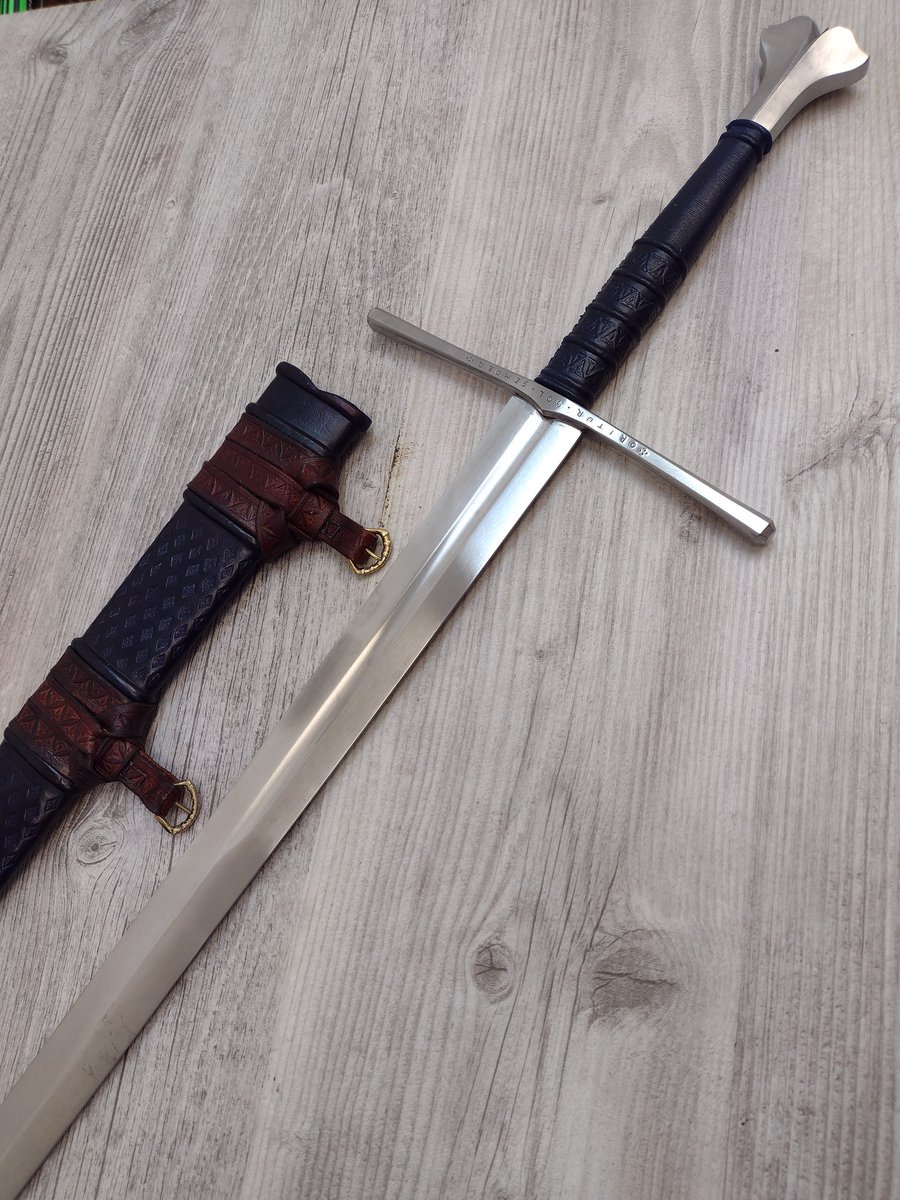 ArannReichhardt's tweet photo. Closer view of this one!
Also
Please retweet my swords, I wanna be famous :D https://t.co/KPzqM2Rw11
