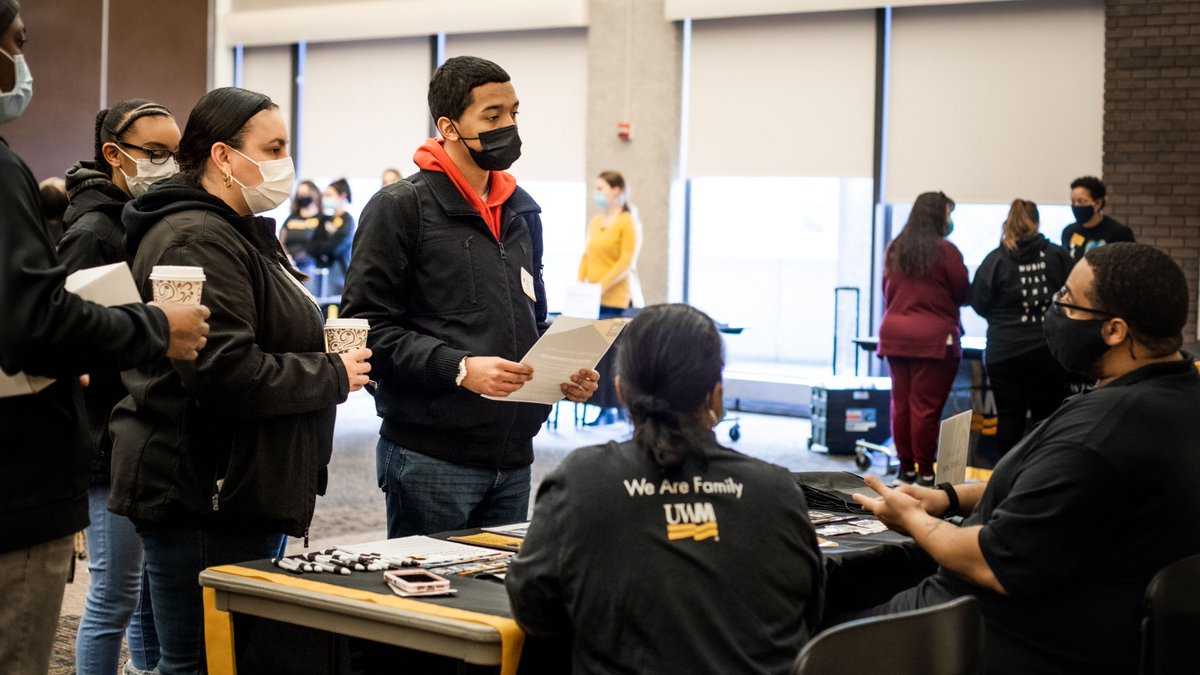 UWM's tweet photo. Are you a #FutureUWMPanther? Join @uwmadmit on campus April 1 for #UWMAdmittedStudentDay!
✅  Get the chance to win a $500 scholarship
✅  Hear from current #UWM students
✅  Meet faculty &amp; staff
✅  Get help with enrollment 

Register by Mar. 28! 👇  https://t.co/3bejSdGLPf https://t.co/nlz1s2PYpy