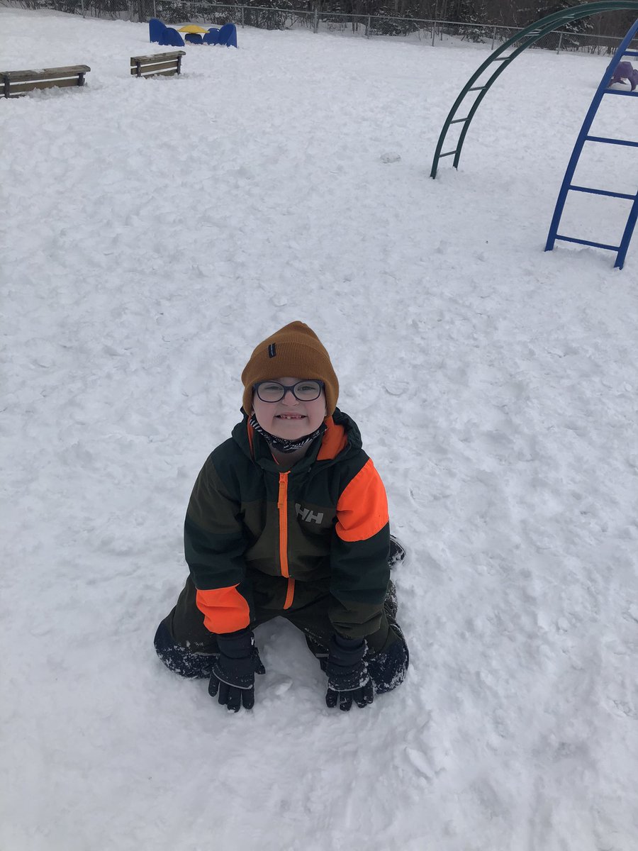 Mrs. Sansome/Ms. Brake’s 3/4 class at Pasadena Elementary Darted Outdoors today! <a href="/pasadenaelem/">Pasadena Elementary</a>  <a href="/schoolsportsnl/">School Sports NL</a>  #DartOutdoors