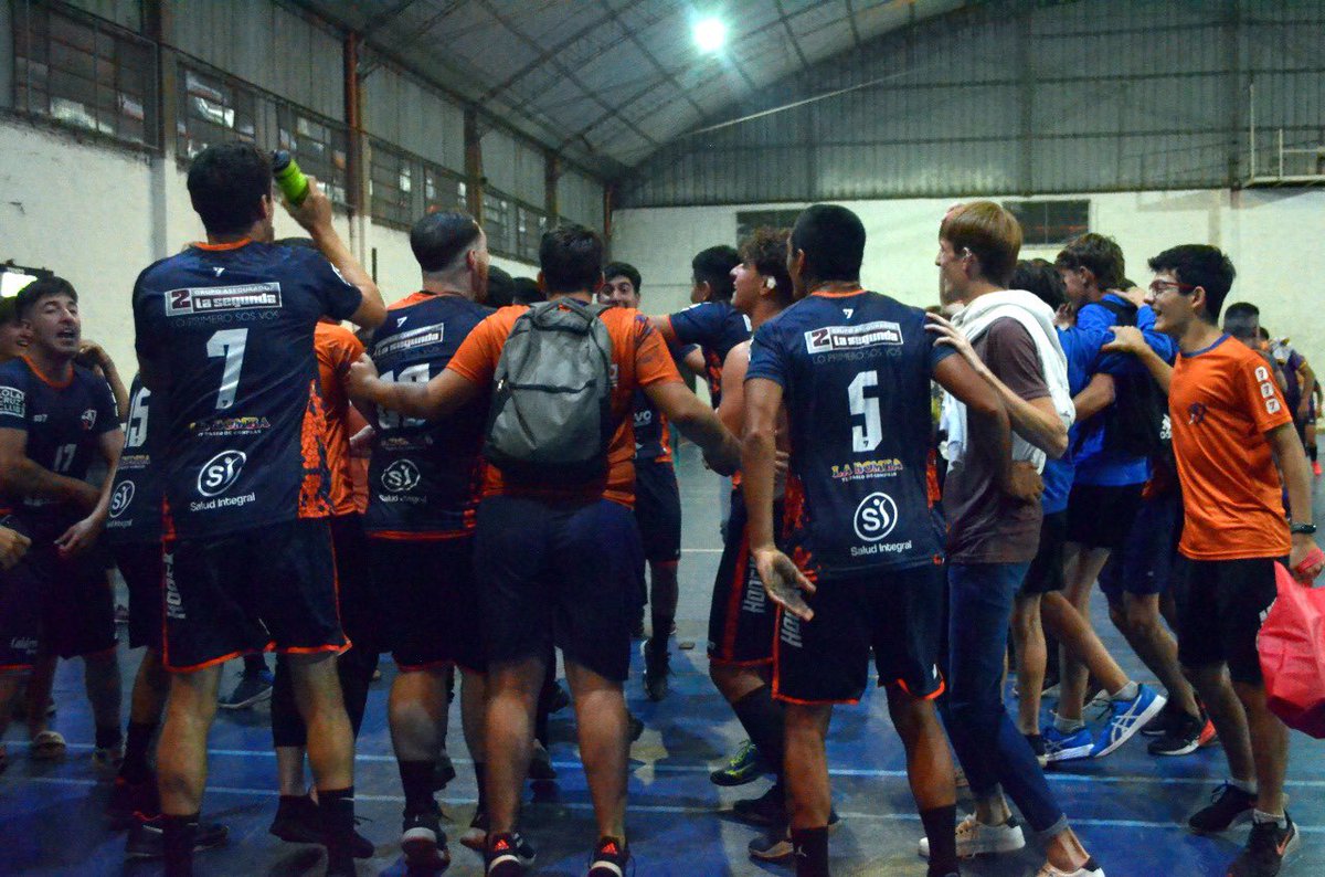 Siempre <a href="/VmAlianza/">Alianza Handball</a> 🧡💙🧡💙