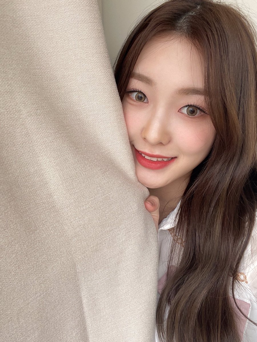 dnlarapics's tweet image. Her outfit is always on point.

#DreamNote #Lara #라라 #ララ 
#드림노트 #ドリームノート #문신애