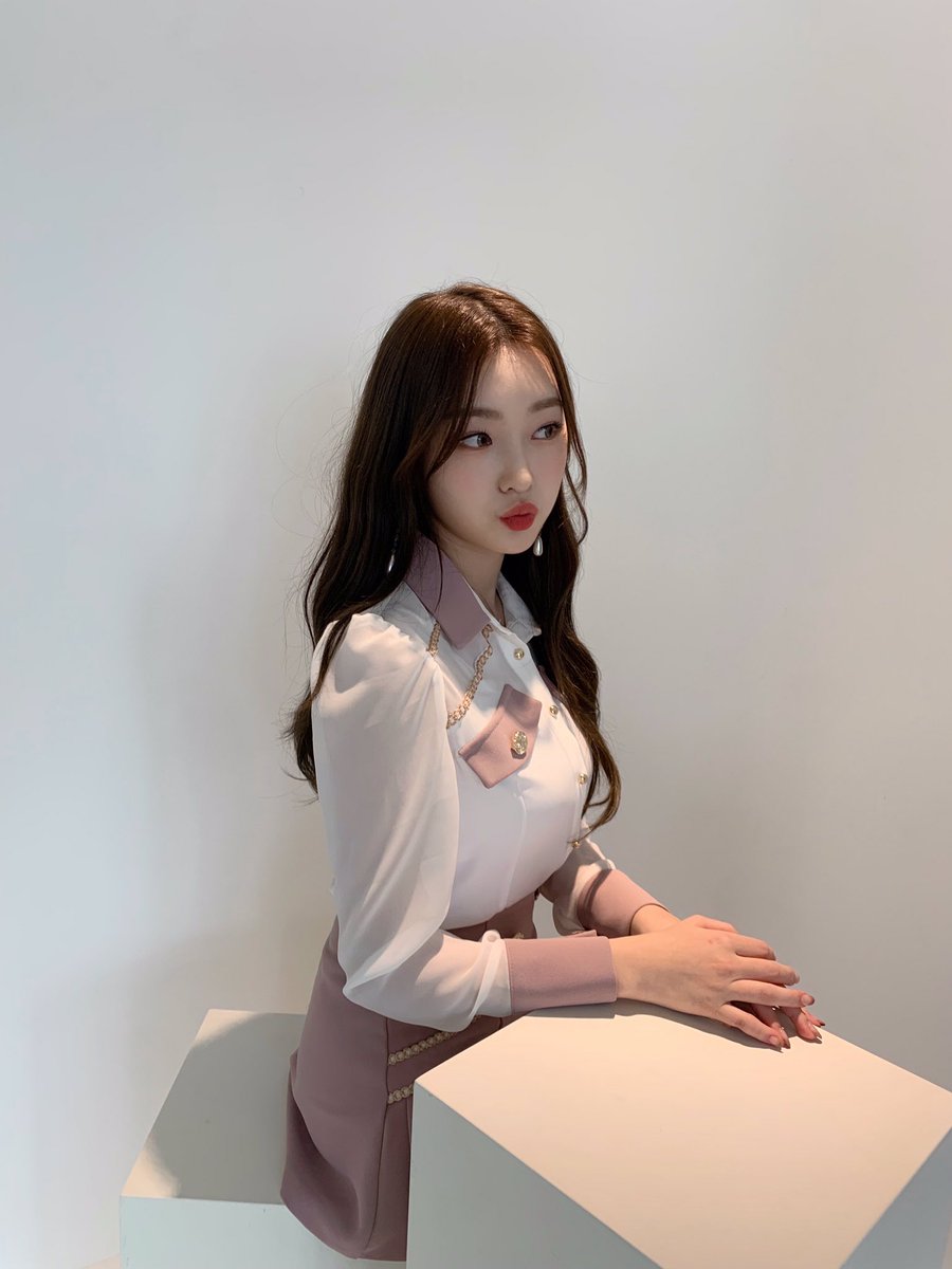 dnlarapics's tweet image. Her outfit is always on point.

#DreamNote #Lara #라라 #ララ 
#드림노트 #ドリームノート #문신애