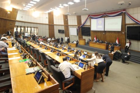 Nueva iniciativa crea un fondo de compensación para afectados de la Represa Acaray
diputados.gov.py/index.php/noti…