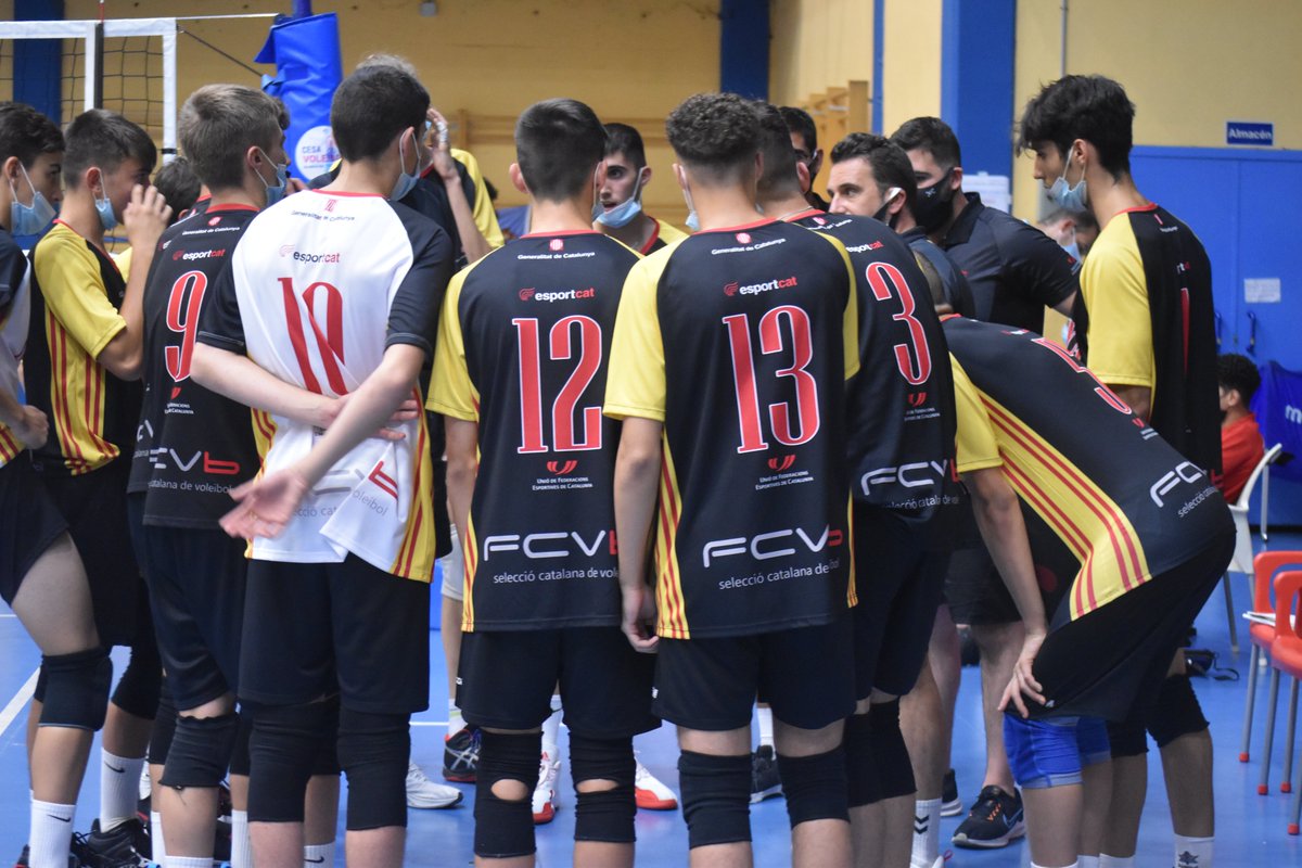 VoleiCatala's tweet photo. 📡El @VoleiCatala obre el procés de selecció per a tècnic responsable del programa ARC Blume masculí. Funcions: 
• Desenvolupament tècnic del programa
• Difusió del model de treball
• Coordinació de SSCC
• Docència a cursos de formació
⏩Més info: https://t.co/9AwksI9IFr https://t.co/PK4eLlgeka