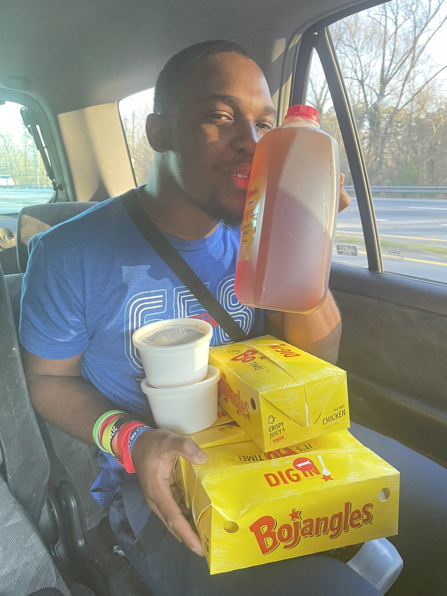 loganthompson26's tweet photo. #658trivia needs a @Bojangles sponsorship https://t.co/8qC7a6iPLU
