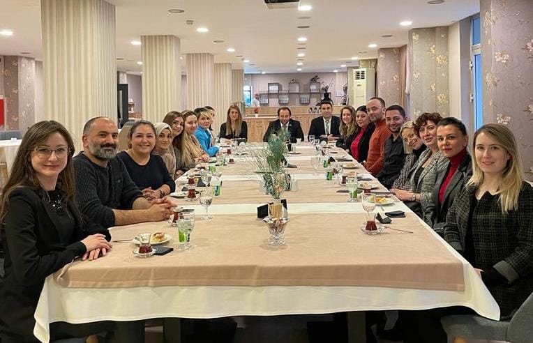 İl Müdürümüz Serkan Gür, Şube Müdürümüz Mahmut Karakaya  ve eTwinning Bursa ekibiyle bir araya gelerek deneyim, paylaşım ve planlanan vizyon projeleri hakkında istişarelerde bulundu.

@serkangur_ist <a href="/BursaValiligi/">T.C. Bursa Valiliği</a>