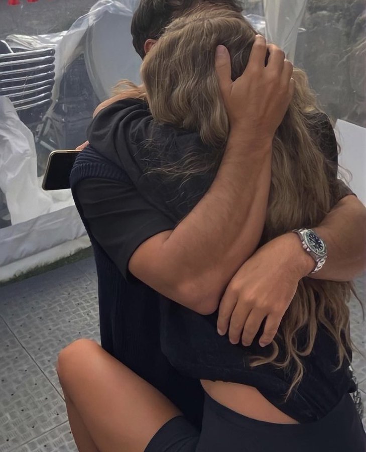ItsBaeFeelings's tweet photo. I need a hug, a long, tight hug. https://t.co/z4EBTCYfKS