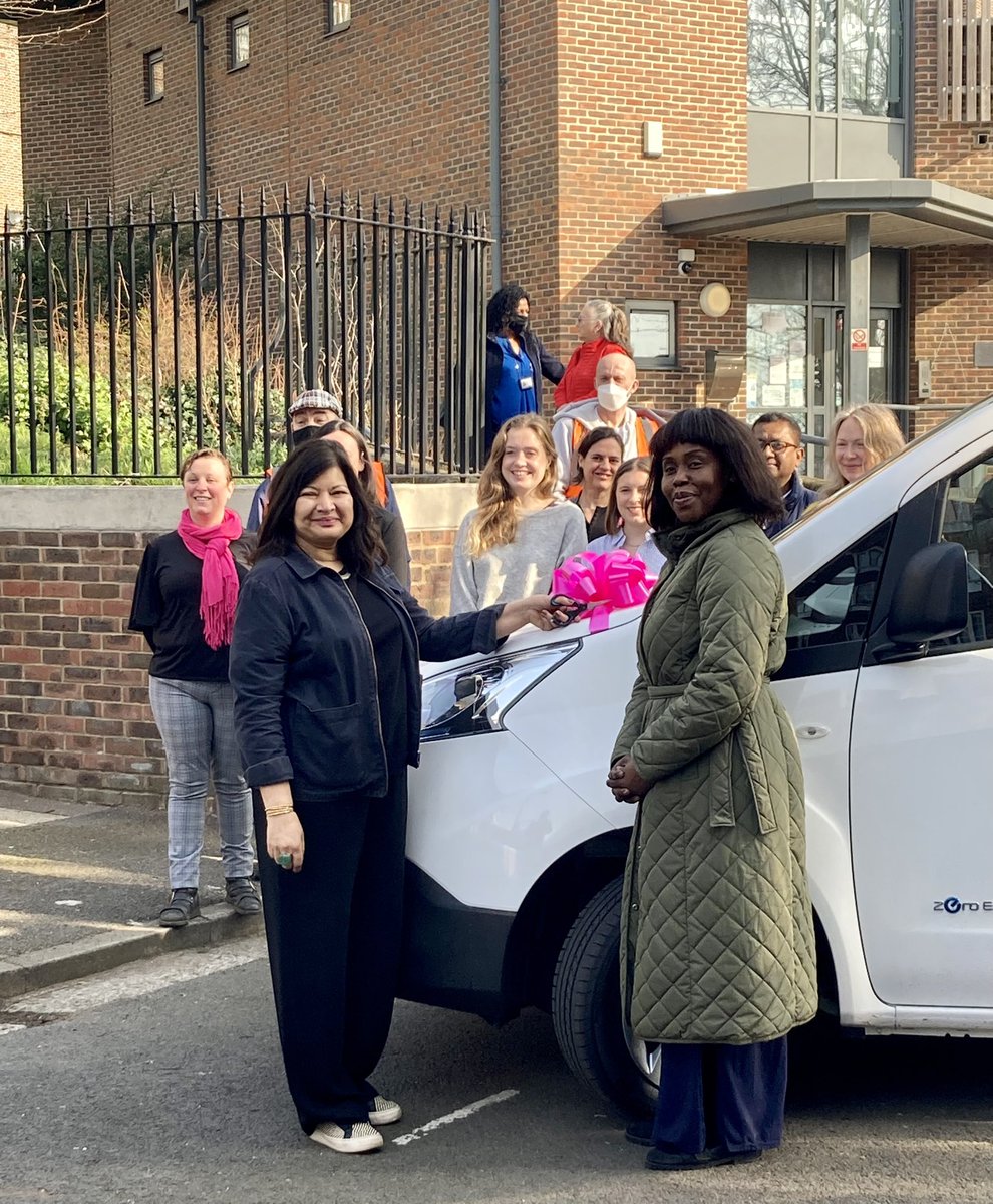 albrightonse22's tweet photo. Delighted to be a partner in this great initiative - enormous thanks to @hubbubUK @lb_southwark @MayorofLondon and our amazing staff &amp; volunteers, and to @sabrodrigues61 &amp; @evenor23 for cutting the ribbon on our shiny new electric van! 💚 https://t.co/sdHGRkEnjg