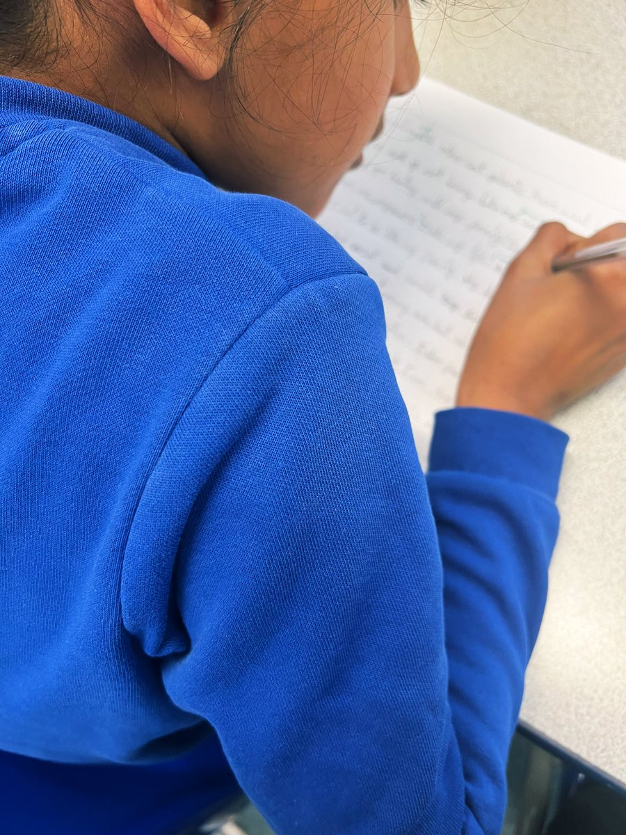 miss_bradfield's tweet photo. In English today we became editors! We used green pens to edit and improve our writing to make it the best that it can be. @PelhamPrimary_ @trustilluminate #education #writing #year2 ✍️ https://t.co/QFgRqDA4KL