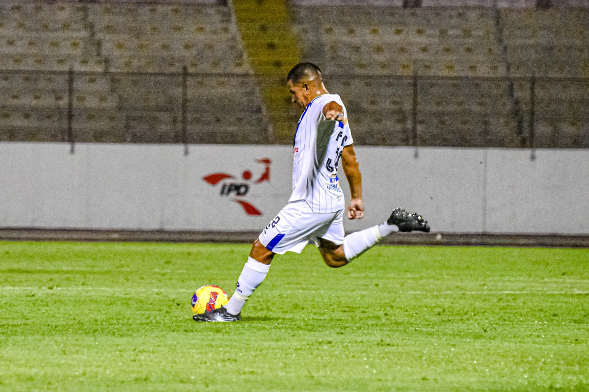 marciovz's tweet photo. "La fuerza del equipo viene de cada miembro. La fuerza de cada miembro es el equipo" 🧠💪🏼⚽

Sigamos remando hacia el mismo, la actitud siempre seguirá intacta. 

¡Vamos equipo! 💪🏼🫀💙

. @alianzasullana_ | #MV32

#alianzaatletico 
#marciovalverde
#futbolperuano
#liga1
#sullana https://t.co/YkmnUSd7ez