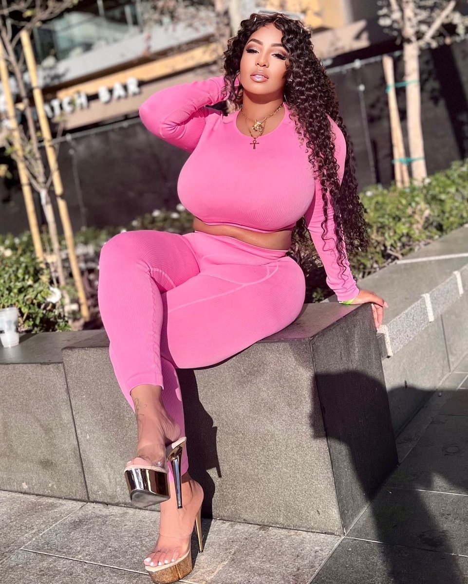 thevirginhair's tweet photo. Look at @persephanii looking gooood in her custom Peruca
#perucaclient https://t.co/zPinxc0qVu