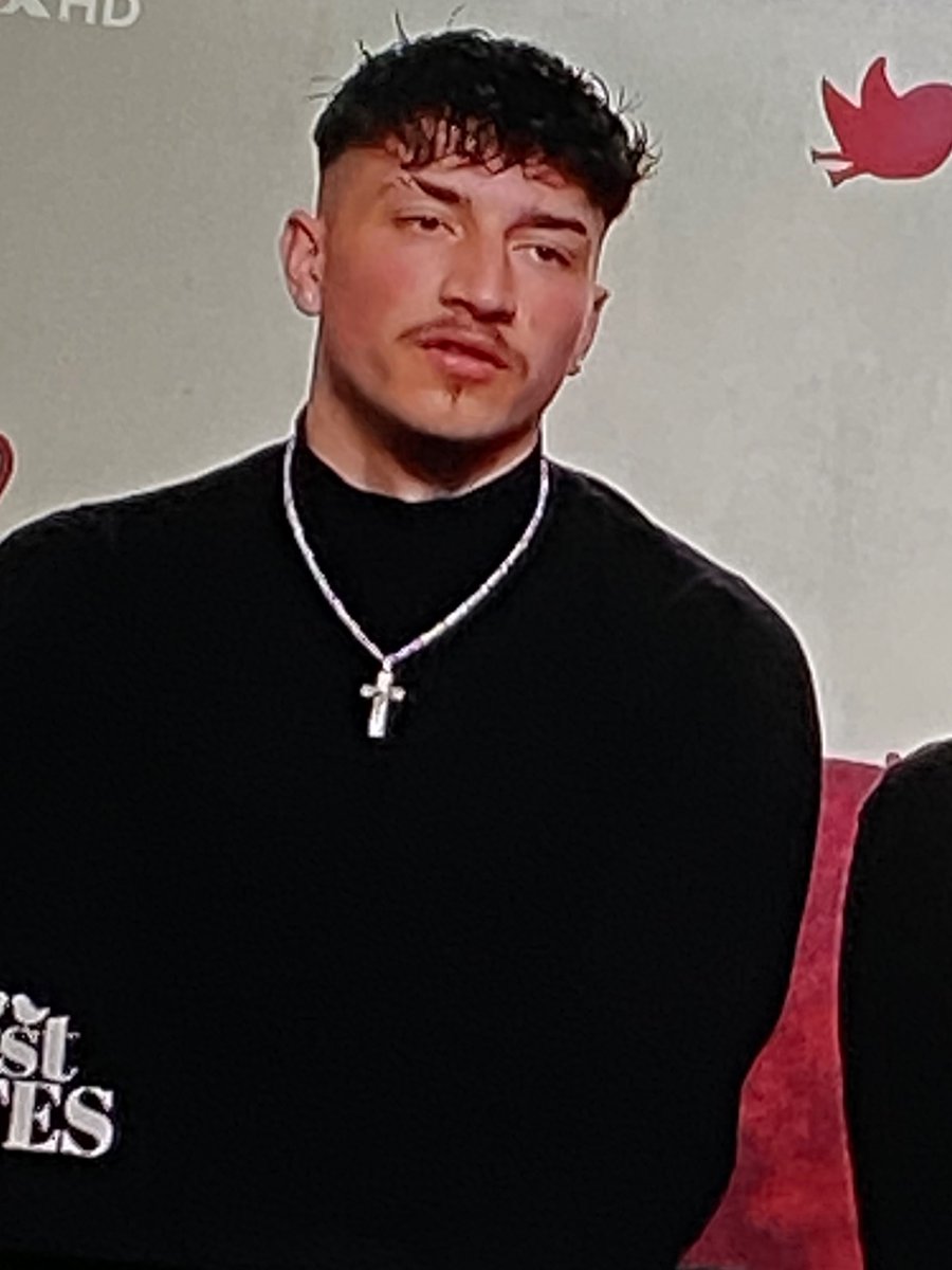 MemoriesTour's tweet photo. Ich wusste nicht, dass The Rock damals schon für heute Trends gesetzt hat 😂😂😂 #FirstDates #hilfe https://t.co/j9K6VWNMY4