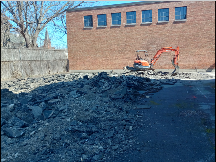 SCSDMcCarthy's tweet photo. Check it out! Day two of working on McCarthy's playground. @SyracuseSchools @syracuse_tc @SCSDMcCarthy @SCSDCares #SCSDLibraries https://t.co/kFNjq68uGC