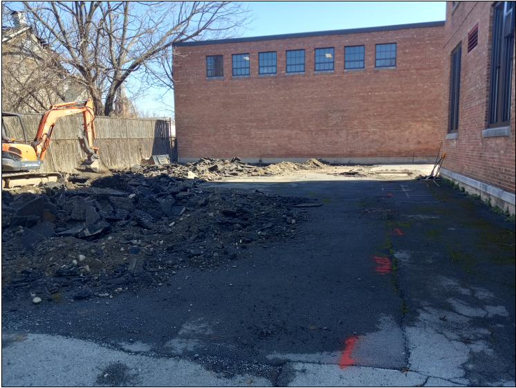 SCSDMcCarthy's tweet photo. Check it out! Day two of working on McCarthy's playground. @SyracuseSchools @syracuse_tc @SCSDMcCarthy @SCSDCares #SCSDLibraries https://t.co/kFNjq68uGC