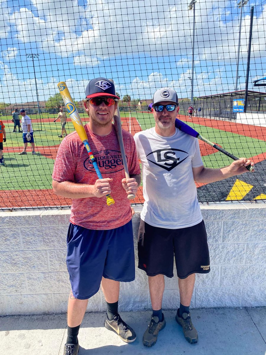 LSCustomUnis's tweet photo. Day 3 at #softballmagazinespringtraining2022 

Campers stopping by the Slugger tent to pick up some new LS swag and gear from SCU &amp; @titanium_jays_sports 
Check out our shop for all the latest Slugger swag!

#softballmagazinespringtraining2022
#becomeunforgettable https://t.co/qlwfhbe0nI