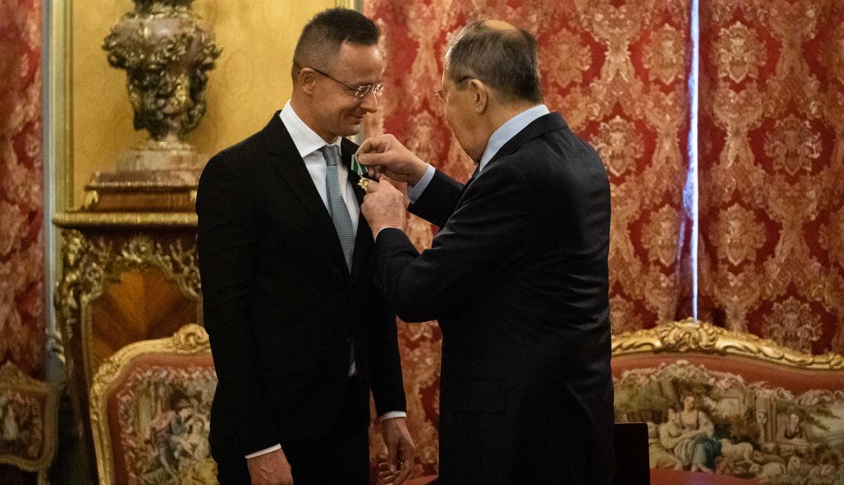 ❌🇷🇺Wow: Hungary would veto EU sanctions against Russian gas transfers, a no-fly zone over Ukraine, and even an EU peacekeeping mission. 

Foreign Minister Péter Szijjártó - a receipient of the Order of Friendship, one of the Kremlin's highest honours - called these a 'red line'.