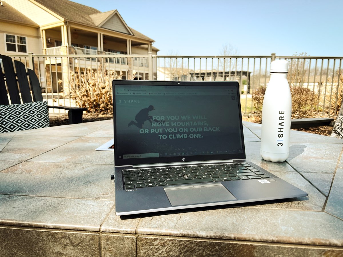 3SHARE's tweet photo. Our favorite part of spring is flexible work locations 😉
#3SHARE #3shareiseverywhere #remotework #flexiblework #remoteworklife #digitalnomad https://t.co/rUQsIvOYur