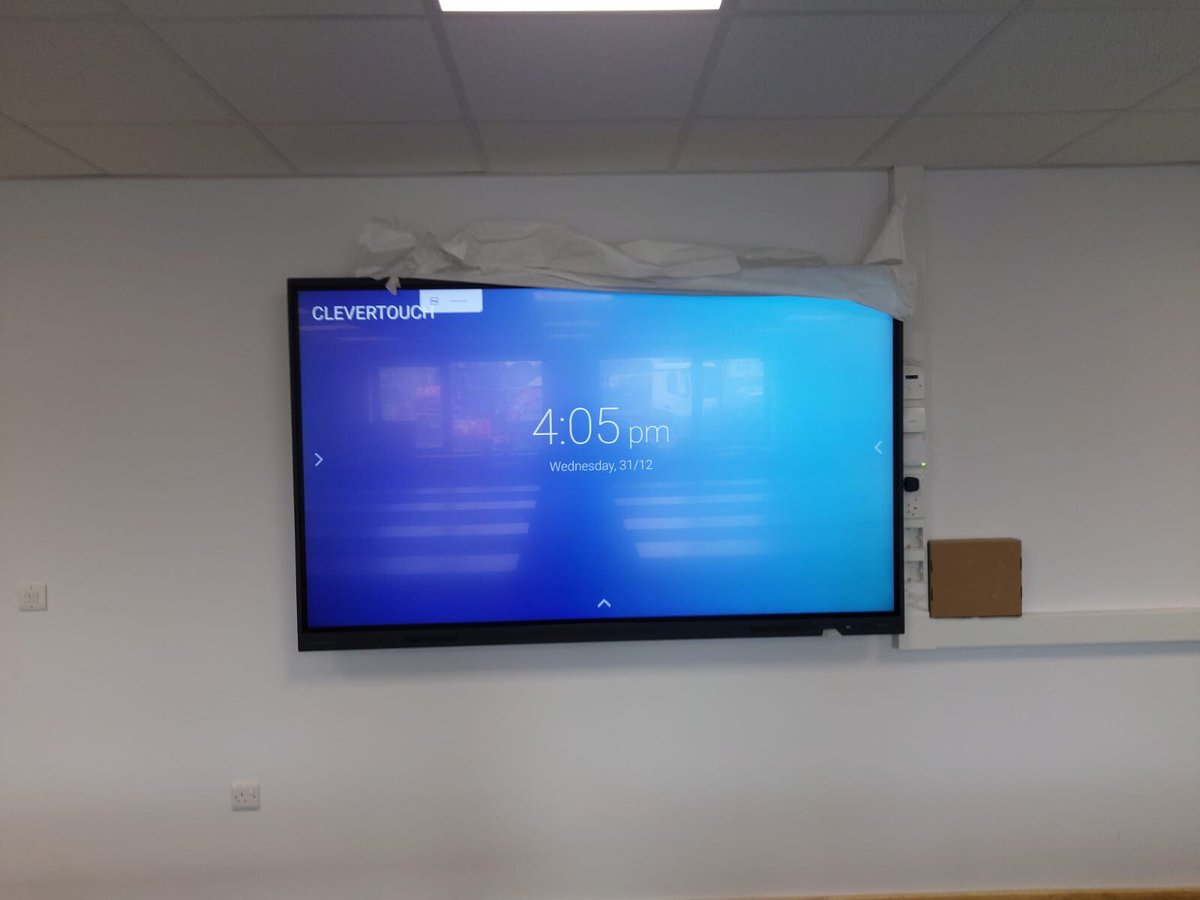 formwifi's tweet photo. AV large screens installed 👍 cool interactive features 👍 https://t.co/NPT8fsu8II