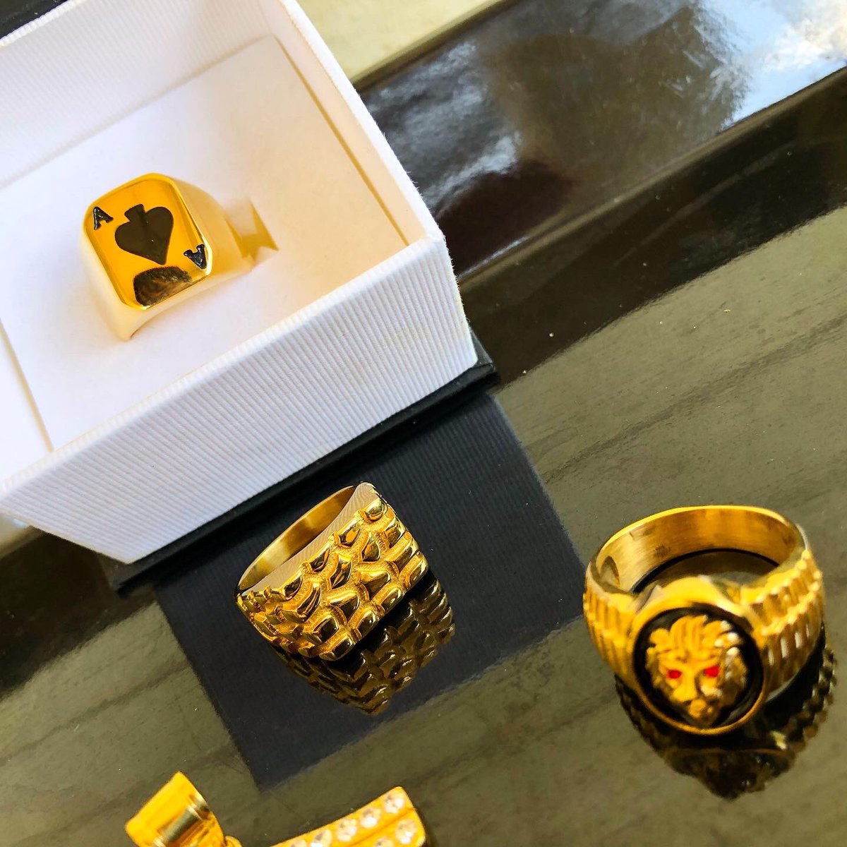 BongzAcc's tweet photo. Gold tingz✨
GoldAce of ♠️ ring-R600
Gold nugget ring-R400
Gold 🦁Head ring-R600
Gold studded bracelet-R450
.
.
.
.
.
.
#rings #accessories #beauty #streetstyle #marketing #marketingdigital #gold #streetstyle #jewelry #jewelryaddict #style #TiniTwitter #fashion  #TrendingNow https://t.co/AWBtv5cWcD