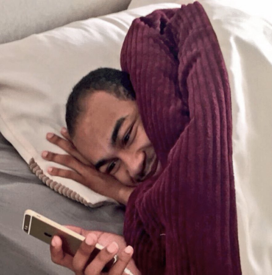 Mnisi95Sizwe's tweet image. 2 weeks in a relationship after being single for months  
Bae: where are you?  
Me:  where are you more🤭☺️