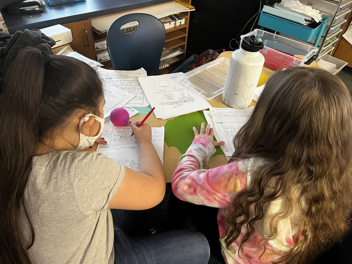 Mrs_Kraus_Class's tweet photo. Today in fourth grade, we peer revised and edited our letters we’ve been working on. Tomorrow, we will self peer revise and conference so that way we have error free drafts to type all week long! #ceroars #celions #castleberryisd https://t.co/o0vS8IXVAV