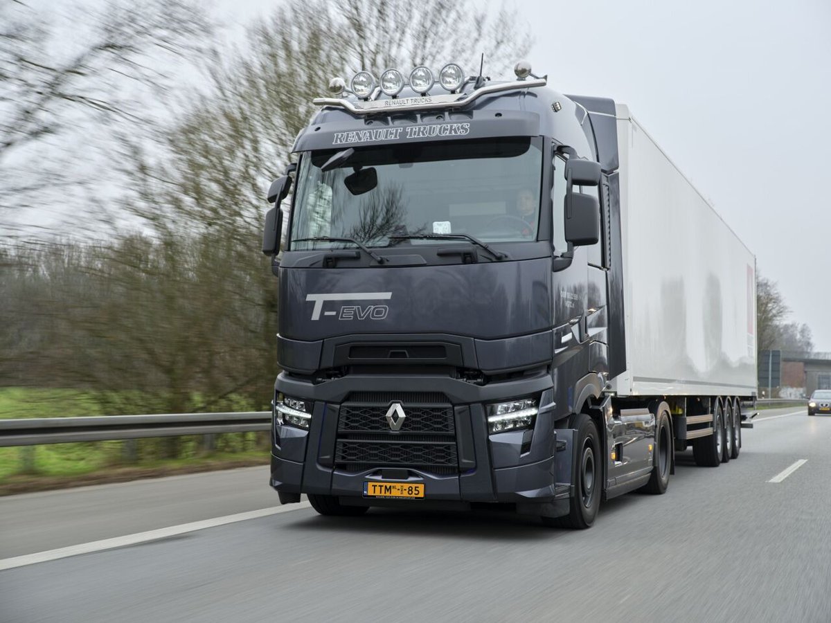 Arjan Velthoven is onlangs op pad geweest met de Renault Trucks T High Evolution en heeft van zijn rij-impressie een vlog geschoten voor TTMtv.
youtube.com/watch?v=E_zRow…

#renaulttrucks #renaulttrucksnl #ttmnl #rijimpressie #vlog #thigh #tevo
