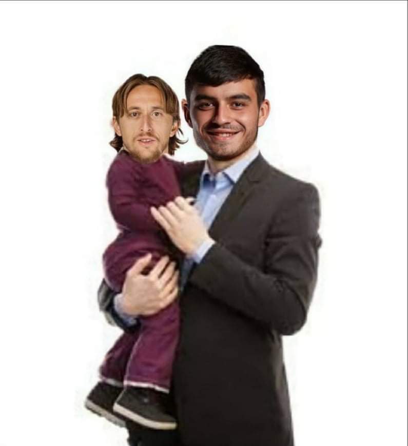 CuentaMister's tweet photo. Que me perdone Modric, un futbolista brutal con una carrera de muchísimos años y mucho mérito el nivel en el que aún está, pero es que esta foto me tira al suelo de la risa, no puedo con ella. Jajaja padrepedri https://t.co/19IpOeTU54