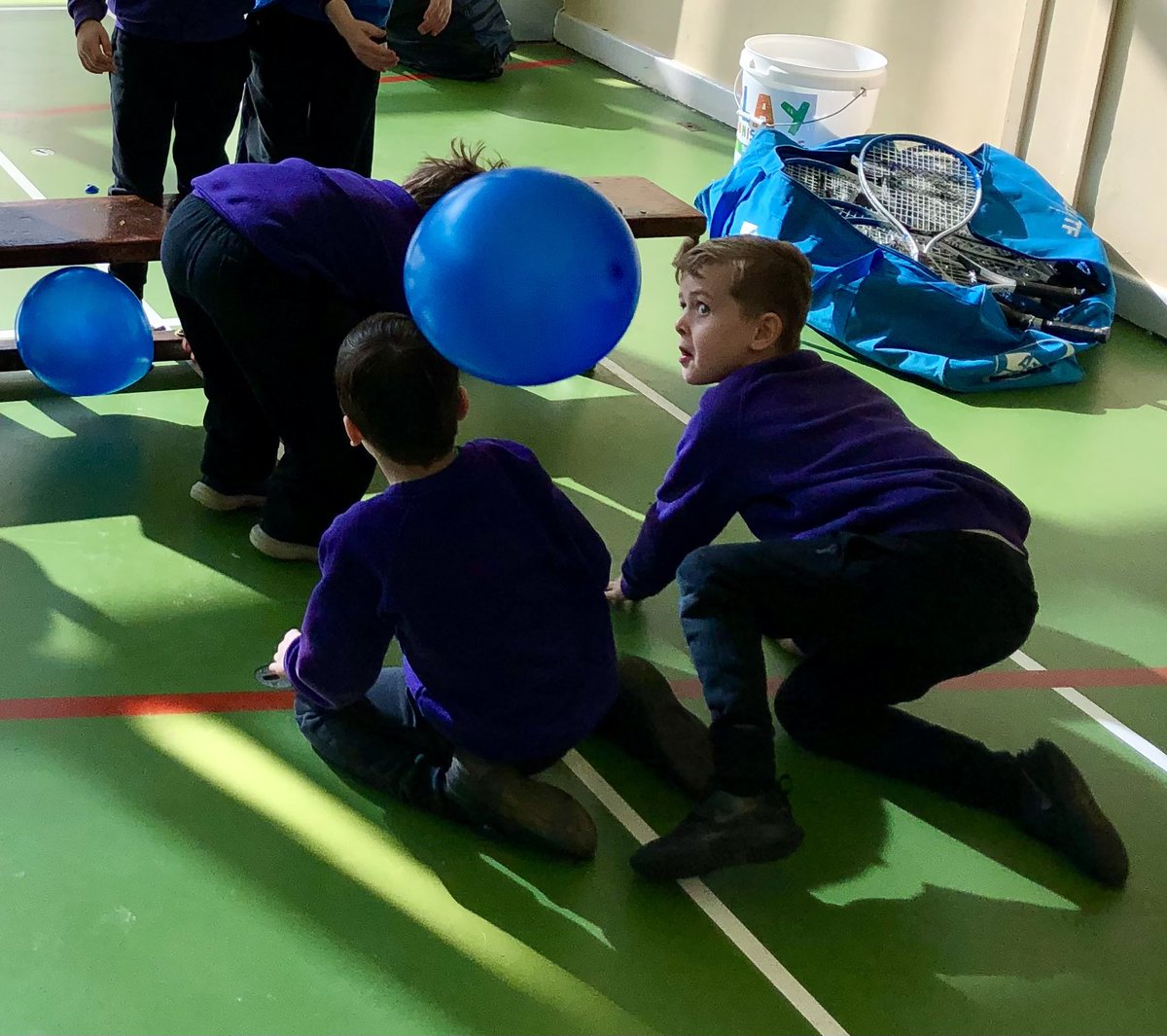 HeadcornPrimary's tweet photo. Year 1 have been practicing their sending and receiving skills in PE today. They practiced building up a rally across the benches using a balloon. #balloontennis #sendandreceive #tennis https://t.co/7tR0KgefQl
