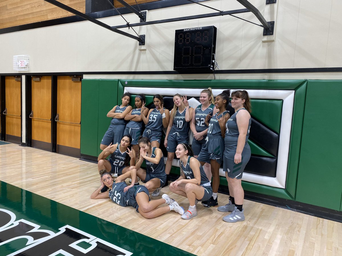 CoachKhalilS's tweet photo. ATTENTION 2022 WOMEN HOOPERS: @UMPQUA_WBB basketball program has 4 spots available and are looking to recruit 2022 players still! They need 2 point guards, 2 wings, and a post. If you are interested please reach out the their page! Take advantage of this opportunity‼️ https://t.co/BNFSstGkZA