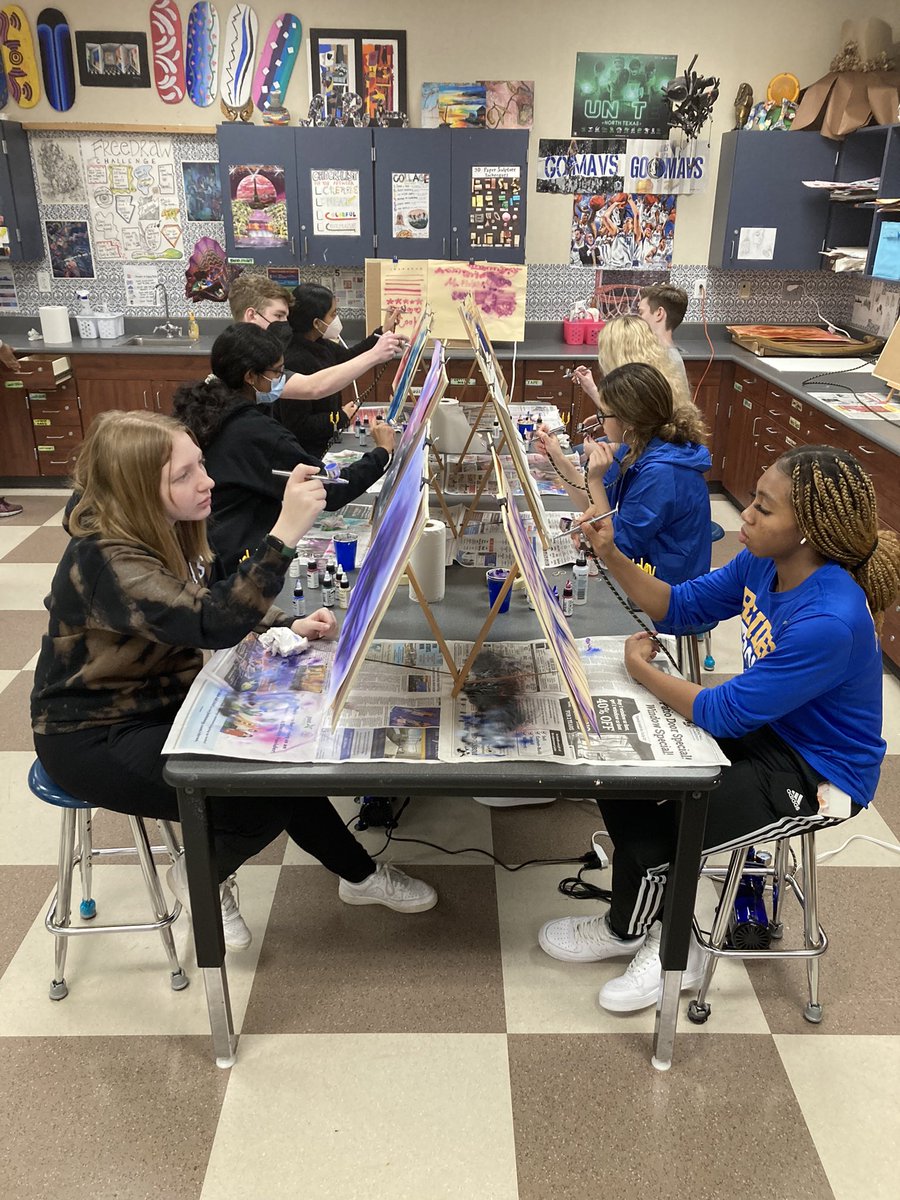 SHS Art Students Airbrushing ! Thank you SEF for the grant . <a href="/Sunnyvale_HS/">Sunnyvale High School</a> <a href="/SunnyvaleISD/">Sunnyvale ISD</a>