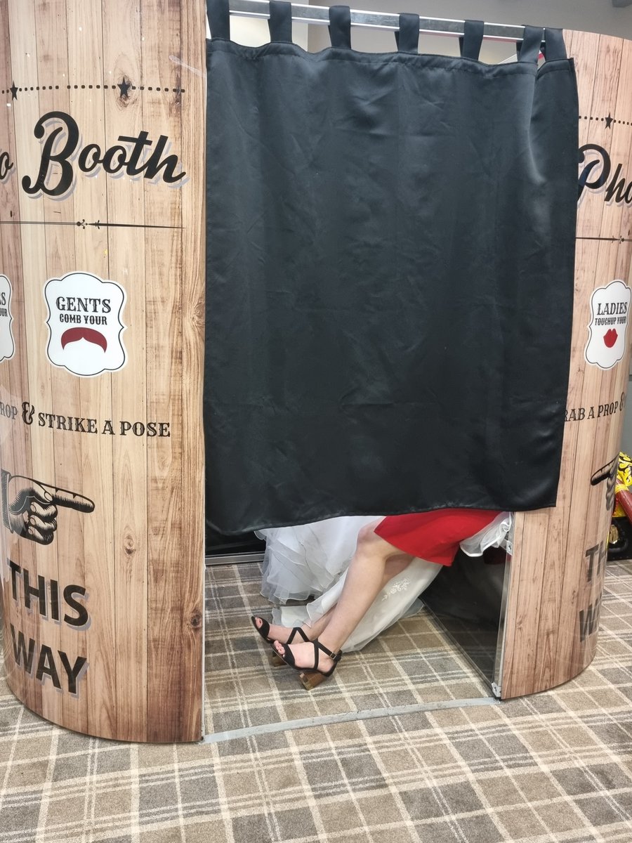 Congrats to Jon &amp; Christina! Your #Photobooth photos are now on our #FB page...

facebook.com/media/set/?van…