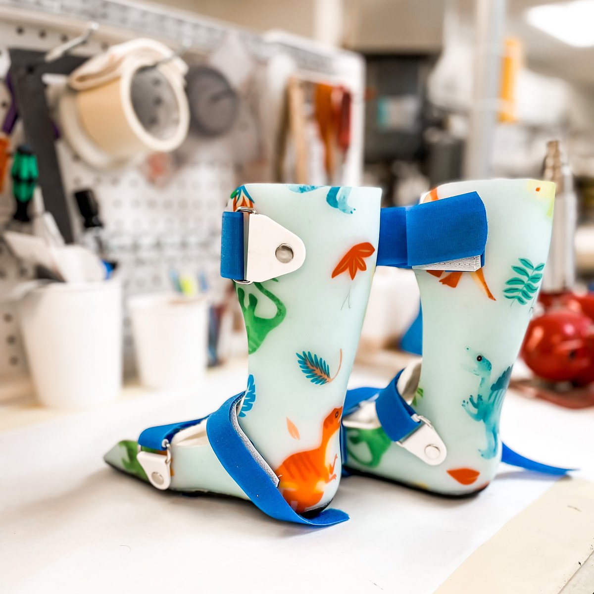 These adorable dinosaur themed #AFOs have us in a roaring good mood this #monday! 🦖🦕🤩 #oandp #pediatrics #fabrication