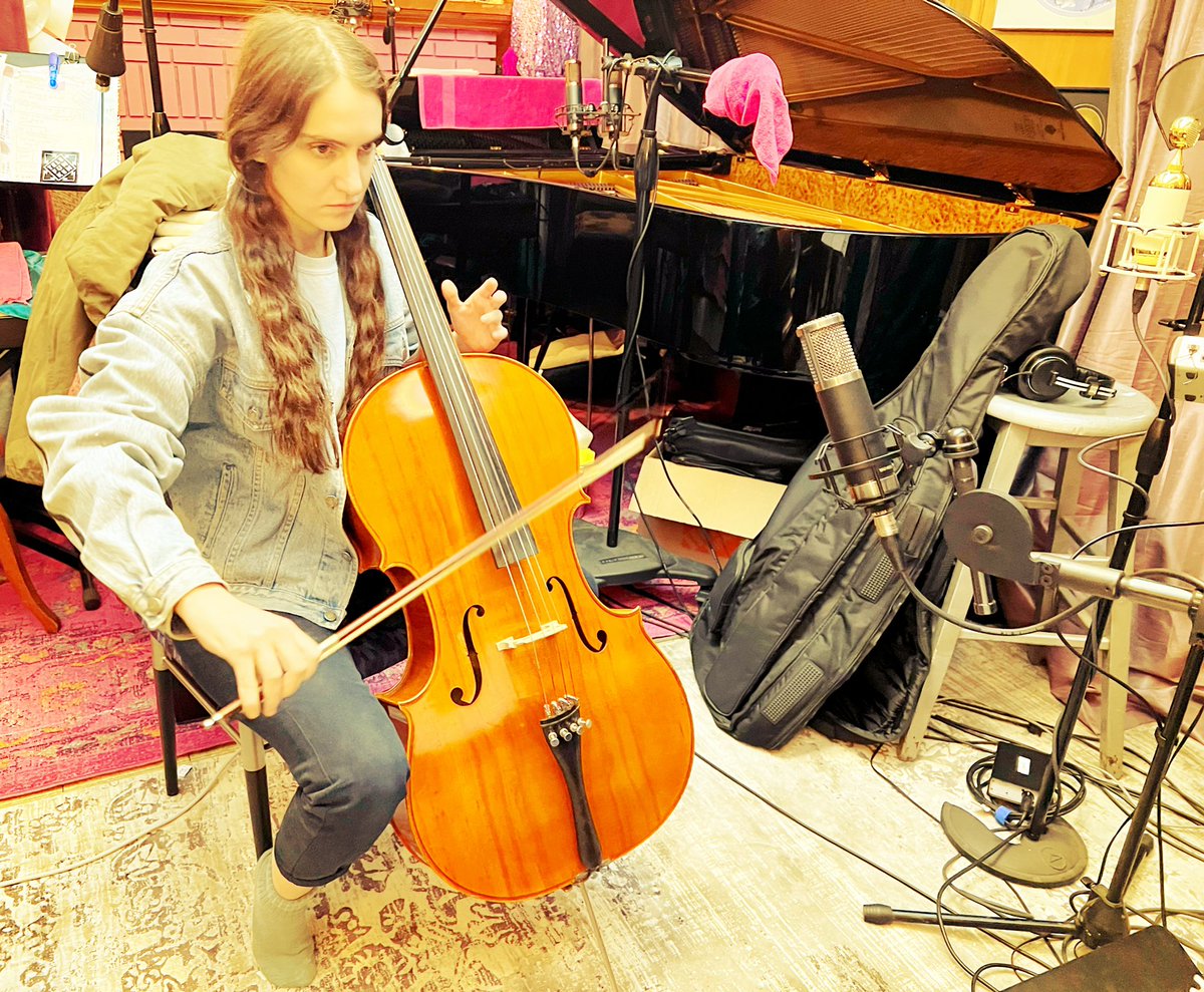 <a href="/heymichellerose/">michelle rose</a> bringing some magical vibes #WomenInMusic