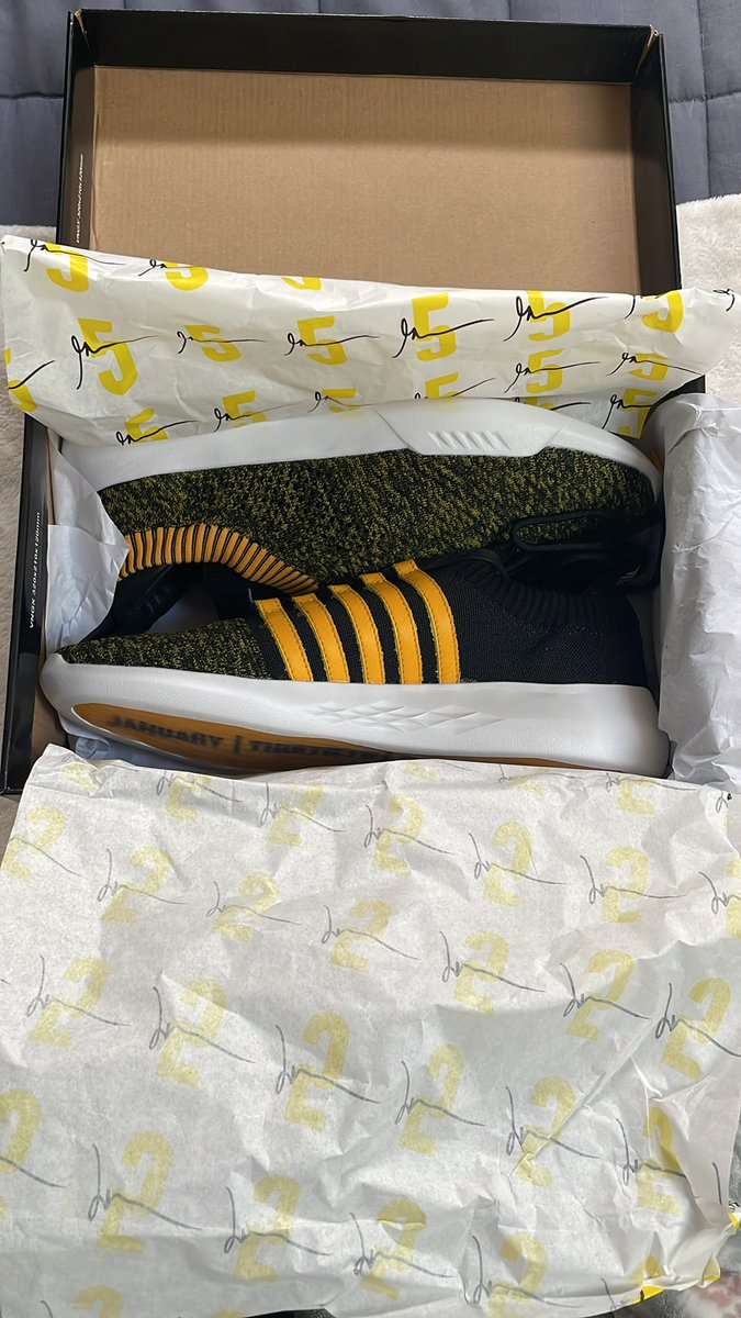 Jason_Dimo's tweet image. I have a pair of unworn size 10 1/2 @garyvee x @KSWISS #crushingit sneakers. Anyone want to make a trade? #garyvee