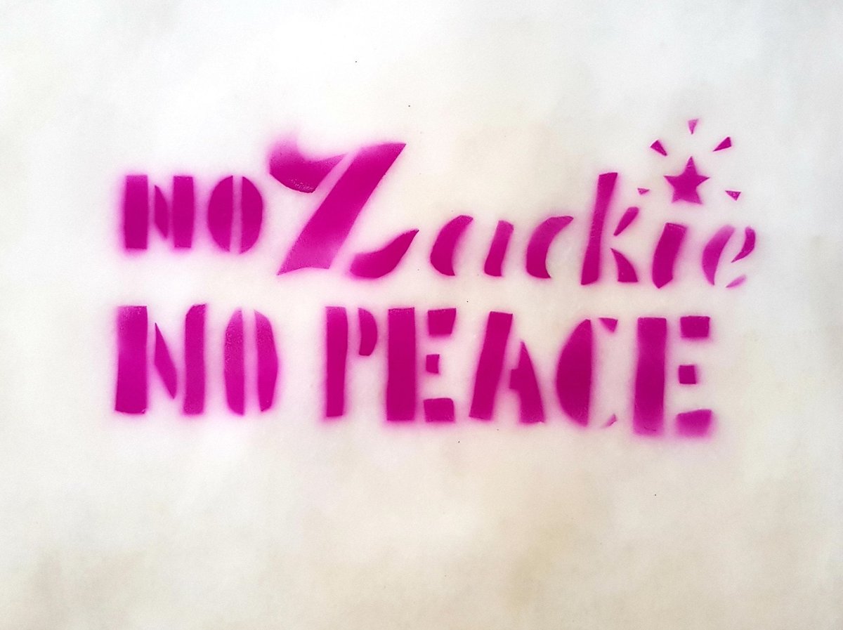 Eva226's tweet image. Μέρα μεσημέρι, στο κέντρο της Αθήνας, σε ΔΗΜΟΣΙΑ ΘΕΑ, λιντσαρίστηκε και δολοφονήθηκε. 42 μήνες μετά  #ΑλλαγήΚατηγορίαςΤώρα
#justice4zakzackie