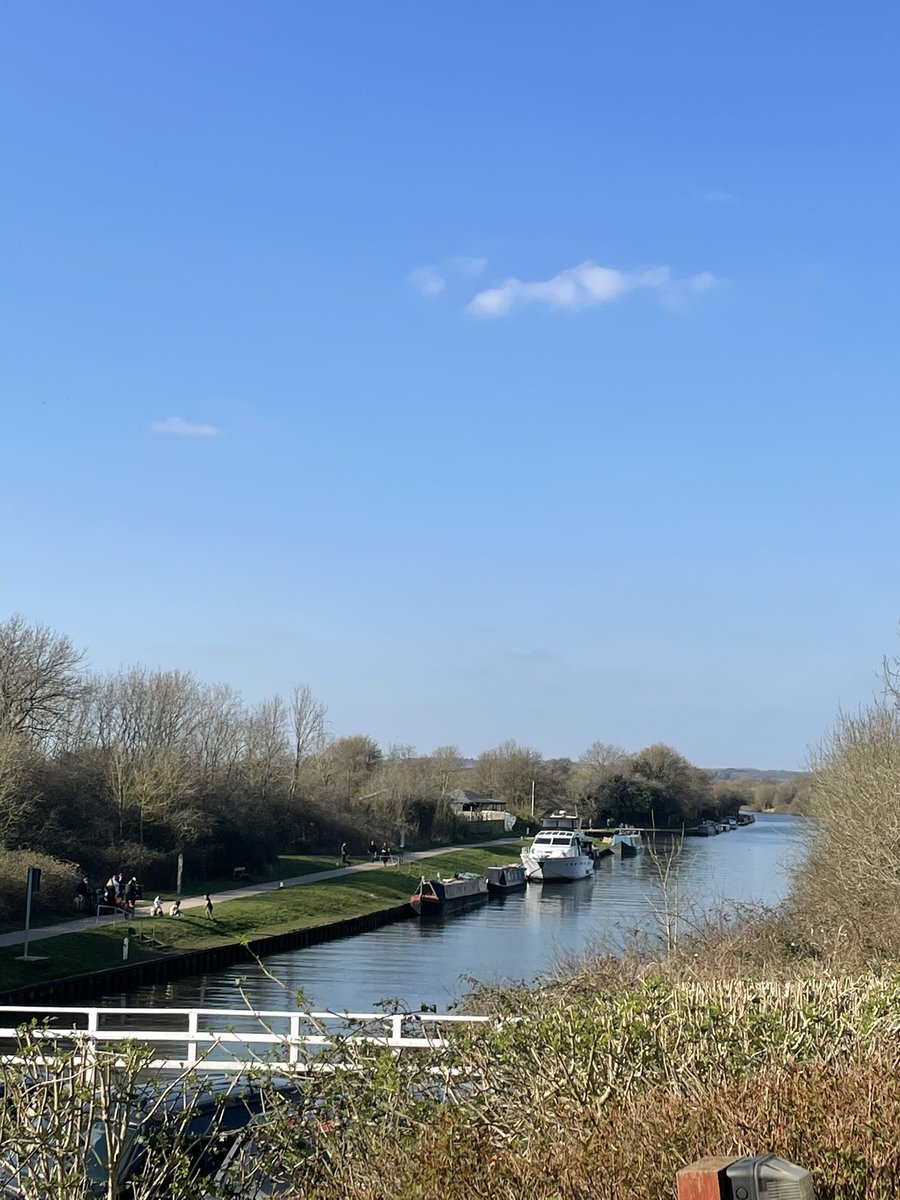 jenbean90's tweet photo. About the weekend…. Can I rewind to the sunshine and canal time chill? #gloucestershire #springskies #blueskies #weekendweather https://t.co/iclQRXG7je